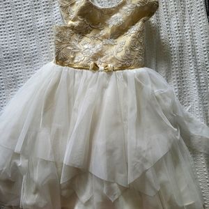 Girl's dress